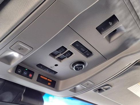 Used 2019 Cadillac Escalade ESV Luxury image 18