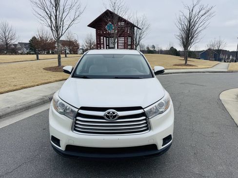 Used 2016 Toyota Highlander LE image 2