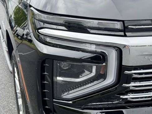 New 2026 Chevrolet Suburban Premier w/ Sun And Tow Package AWD/4WD image 17