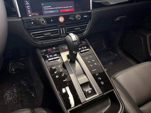 New 2026 Porsche Macan image 22