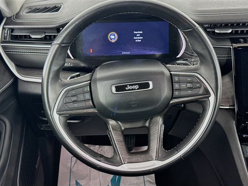 Used 2022 Jeep Grand Cherokee L Limited AWD/4WD image 18