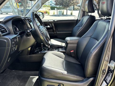 Used 2023 Toyota 4Runner TRD Off-Road Premium w/ Off Road Premium Plus Package AWD/4WD image 15