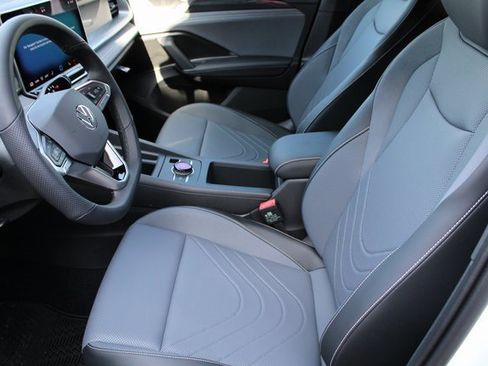 New 2025 Volkswagen Tiguan SE R-Line image 16