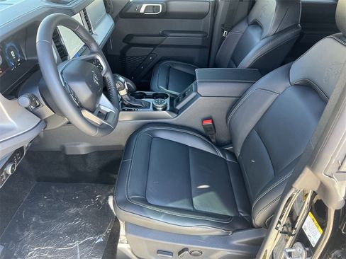 New 2025 Ford Bronco Outer Banks w/ Sasquatch Package image 17