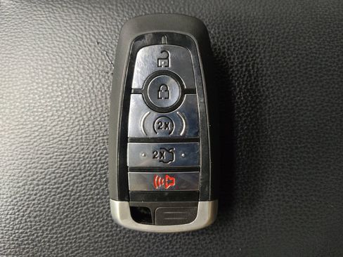 Used 2017 Ford Fusion Energi SE image 32