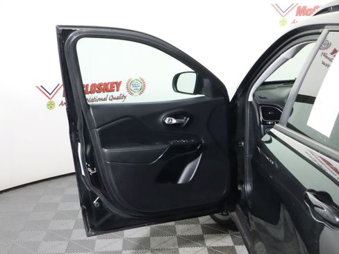 Used 2023 Jeep Cherokee Altitude Lux image 19