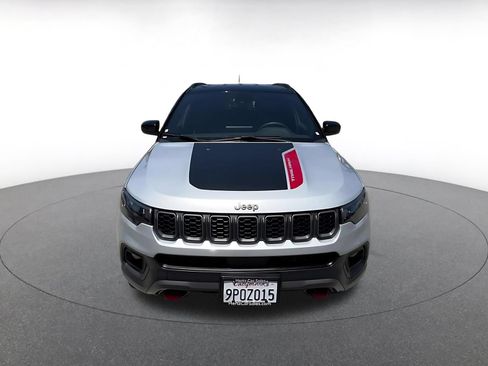 Used 2025 Jeep Compass Trailhawk AWD/4WD image 4