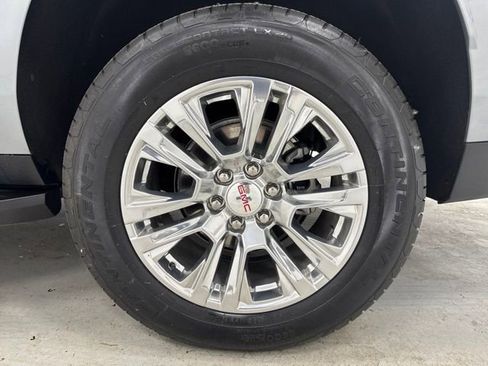 Used 2025 GMC Yukon XL Denali AWD/4WD image 39