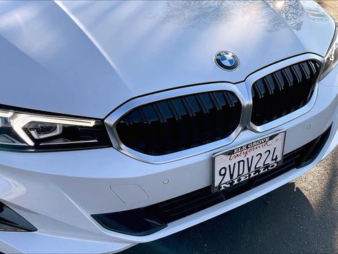 Used 2025 BMW 330i Sedan w/ Premium Package image 31