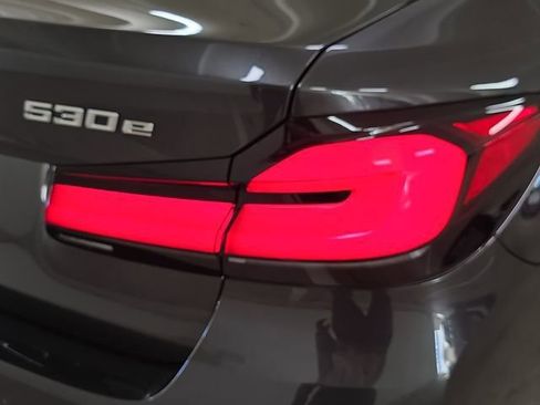 Used 2022 BMW 530e w/ Convenience Package image 33