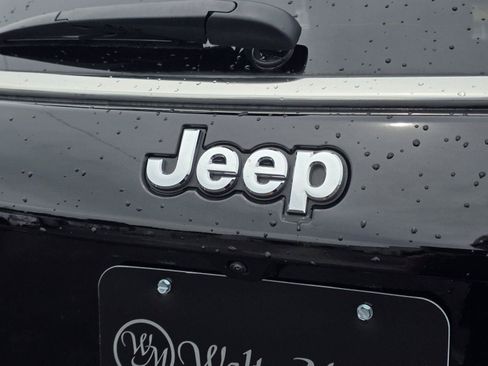 Certified 2025 Jeep Compass Limited w/ Sun & Sound Group AWD/4WD image 31