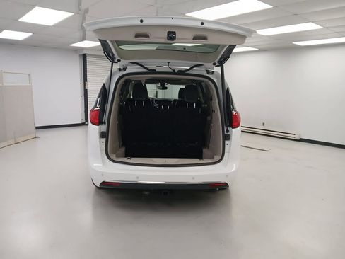 Used 2020 Chrysler Pacifica Limited image 7