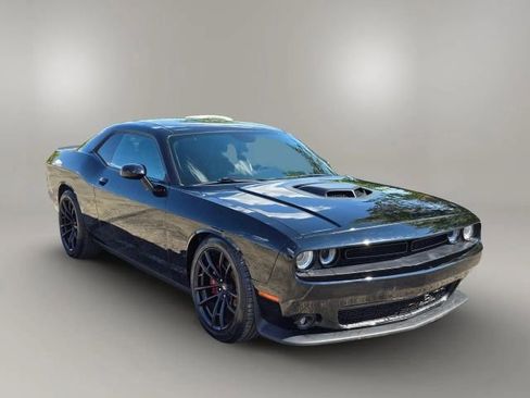 Used 2017 Dodge Challenger R/T Scat Pack image 3