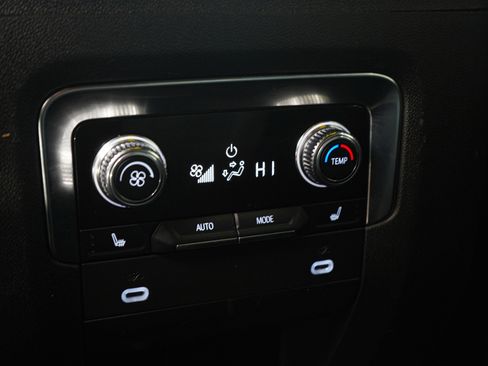 Used 2021 GMC Yukon XL SLT w/ SLT Premium Package image 23