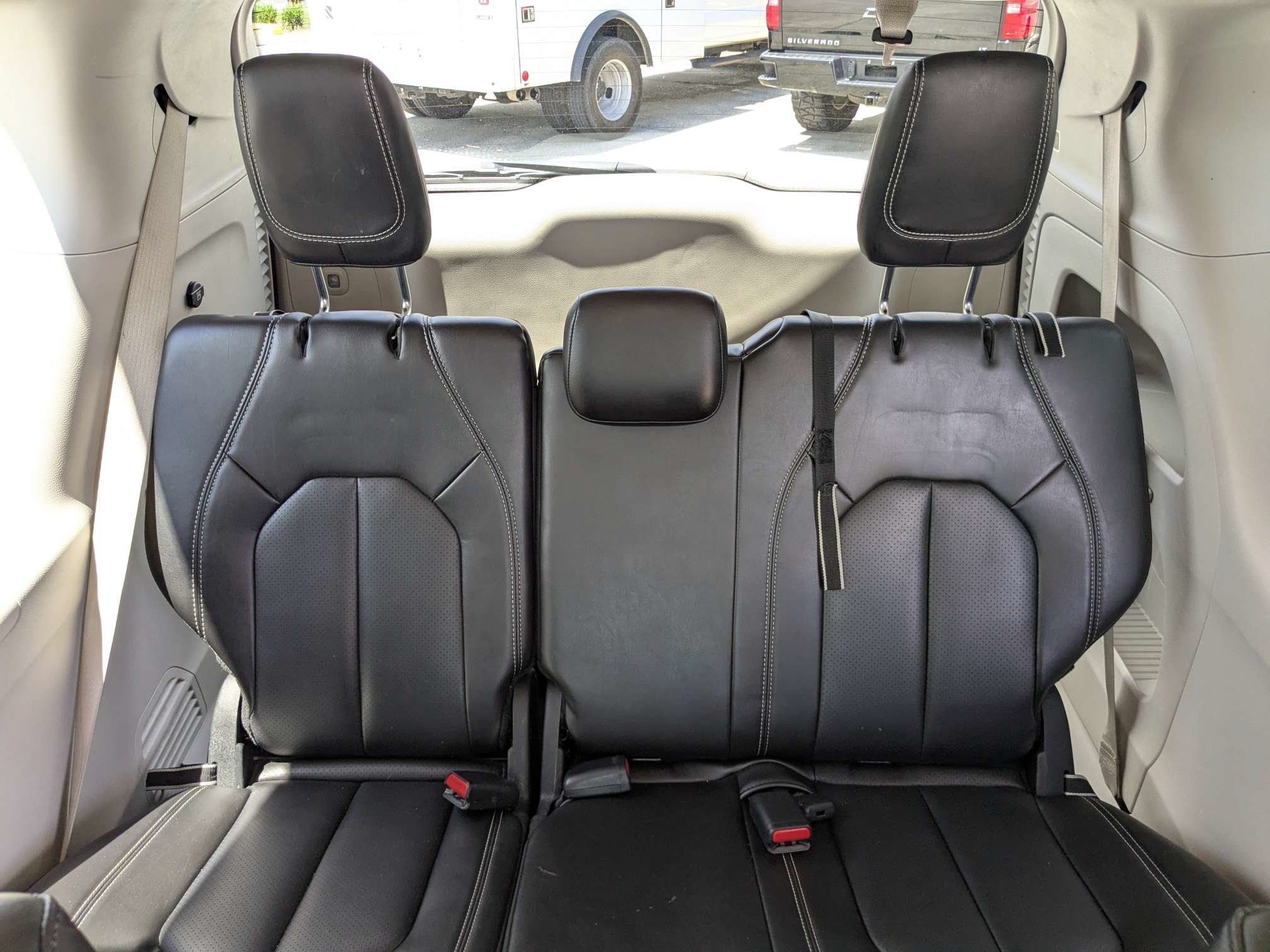 Used 2023 Chrysler Pacifica Touring-L FWD image 16