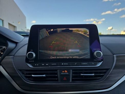 Used 2025 Nissan Altima 2.5 SV FWD image 9