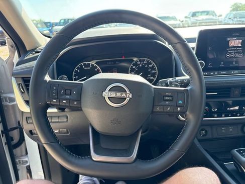 Used 2025 Nissan Rogue SV AWD/4WD image 26