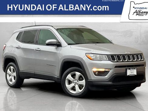 Used 2018 Jeep Compass Latitude image 1