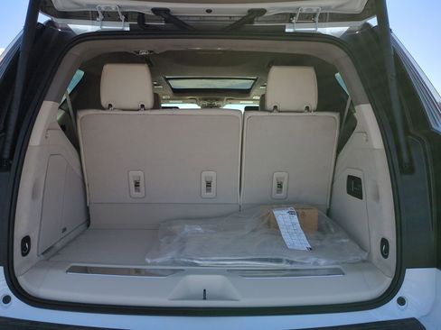 New 2026 Cadillac Escalade Platinum Sport w/ LPO, ONYX Package AWD/4WD image 32