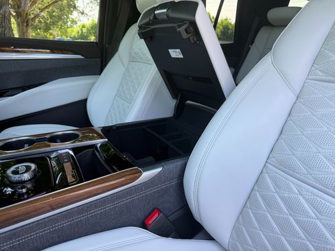 Used 2026 Cadillac Escalade Platinum Luxury RWD image 12