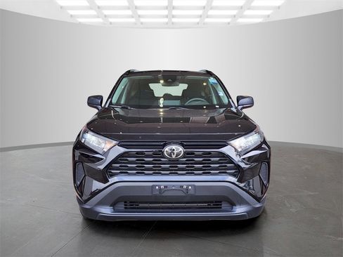 Used 2020 Toyota RAV4 LE image 2