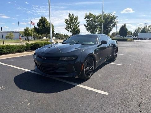 Used 2018 Chevrolet Camaro LT RWD image 13