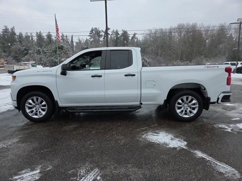 Used 2020 Chevrolet Silverado 1500 Custom w/ Custom Value Package image 5