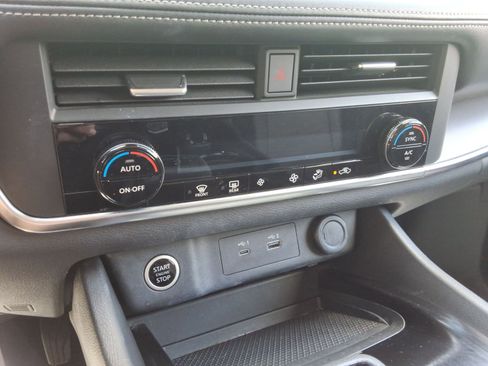 Used 2023 Nissan Rogue SV AWD/4WD image 17