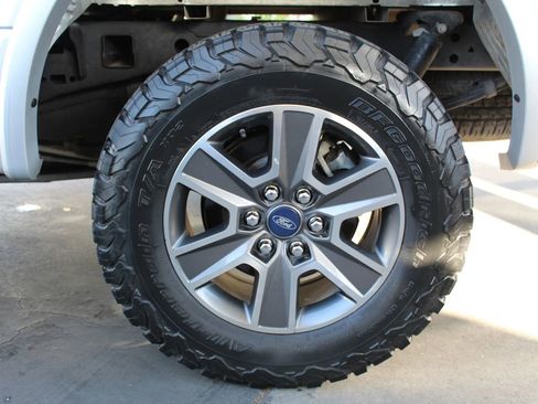 Used 2017 Ford F150 XLT w/ Equipment Group 302A Luxury AWD/4WD image 40