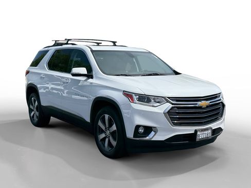 Used 2019 Chevrolet Traverse LT w/ LT Premium Package AWD/4WD image 7