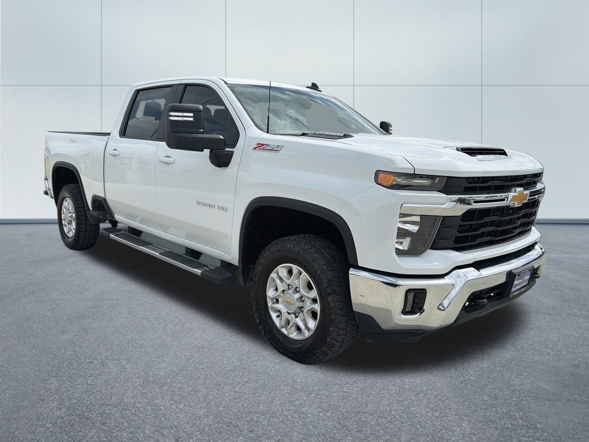 Used 2025 Chevrolet Silverado 2500 LT AWD/4WD image 3