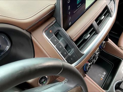 Used 2023 Chevrolet Tahoe High Country AWD/4WD image 13