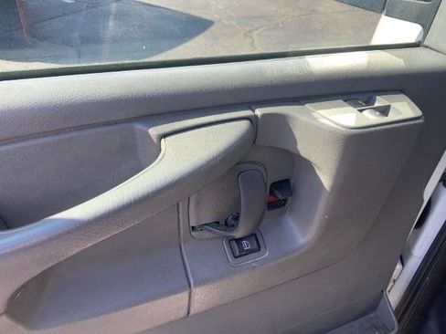 Used 2014 Chevrolet Express 2500 RWD image 19