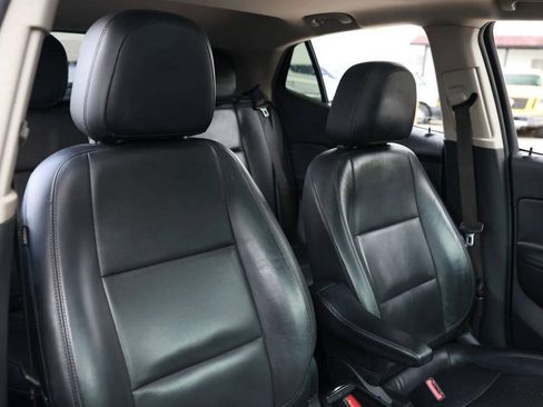 Used 2019 Buick Encore Essence FWD image 31