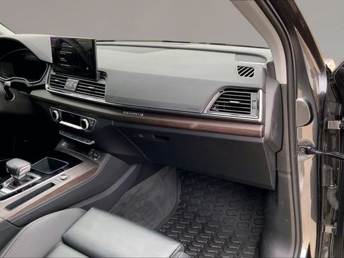 Used 2023 Audi Q5 e Premium Plus w/ Premium Plus Package AWD/4WD image 17