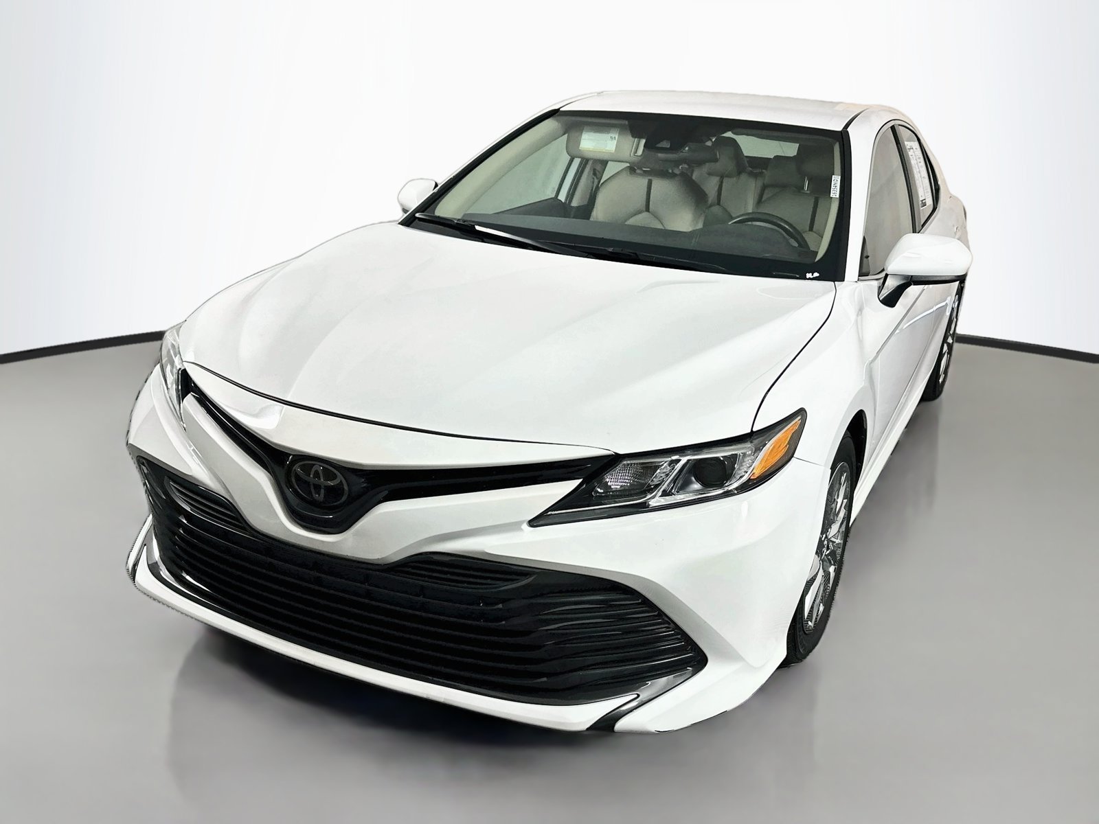 Used 2020 Toyota Camry LE FWD image 3