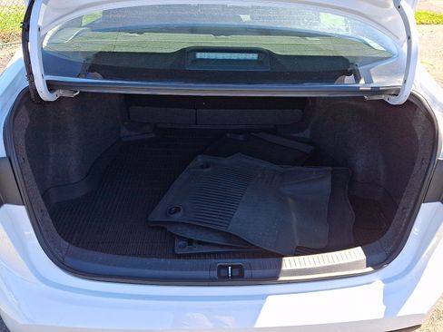 Used 2025 Toyota Corolla LE FWD image 29