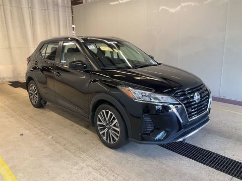 Used 2024 Nissan Kicks SV FWD image 2