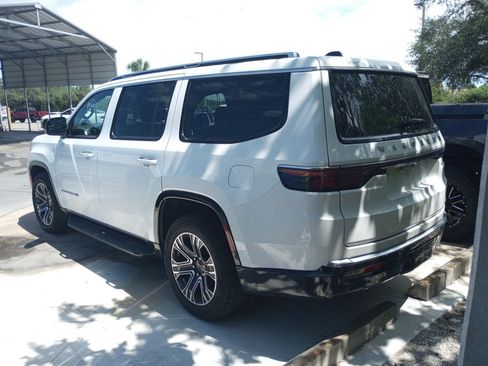 Used 2024 Jeep Wagoneer Series II w/ Flexible Seating Group RWD image 2