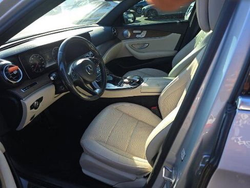 Used 2017 Mercedes-Benz E 300 image 4