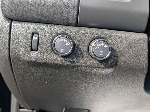Used 2022 Chevrolet Colorado LT AWD/4WD image 16