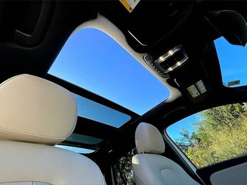 Certified 2025 Mercedes-Benz GLA 250 4MATIC image 30