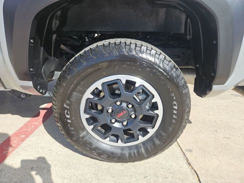 Used 2025 Toyota Tacoma TRD Off-Road image 25