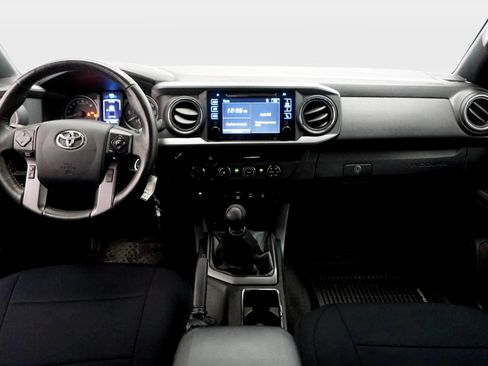 Used 2018 Toyota Tacoma TRD Sport AWD/4WD image 18