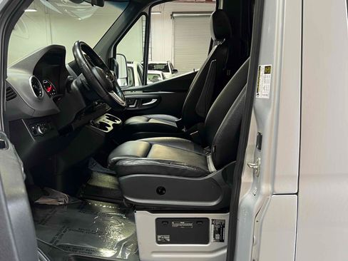 Used 2023 Mercedes-Benz Sprinter 2500 image 34