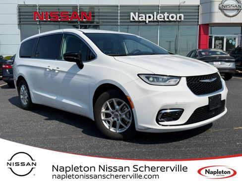 Used 2024 Chrysler Pacifica Touring-L FWD image 1