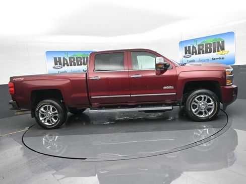 Used 2017 Chevrolet Silverado 2500 High Country w/ Duramax Plus Package image 7