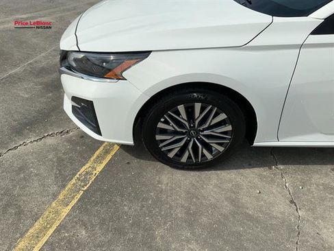 Used 2025 Nissan Altima 2.5 SV image 5