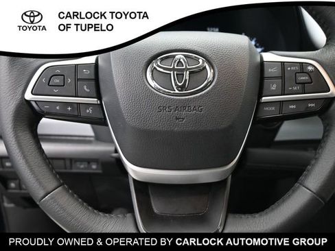 Used 2025 Toyota Sienna XLE image 17