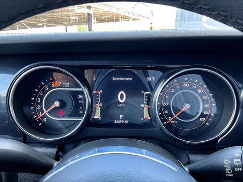 Used 2023 Jeep Wrangler Unlimited Sahara AWD/4WD image 10